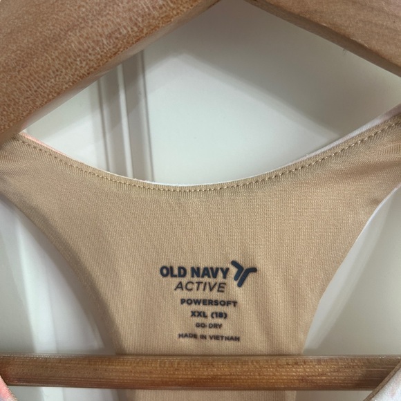 EUC athleisure set size XXL Old Navy watercolor floral. Crop tank and shorts set - Picture 4 of 11